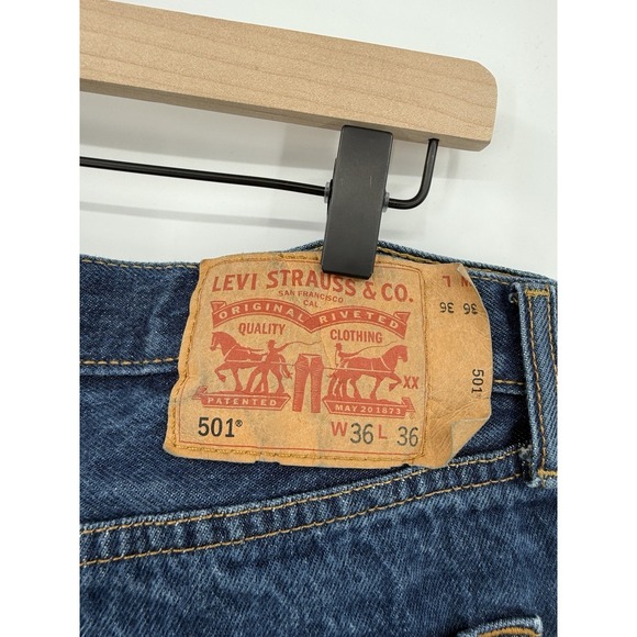 Levis 501 Jeans Mens 36x34* Blue Straight Leg Button Fly Dark Wash Denim Pants - Picture 4 of 11